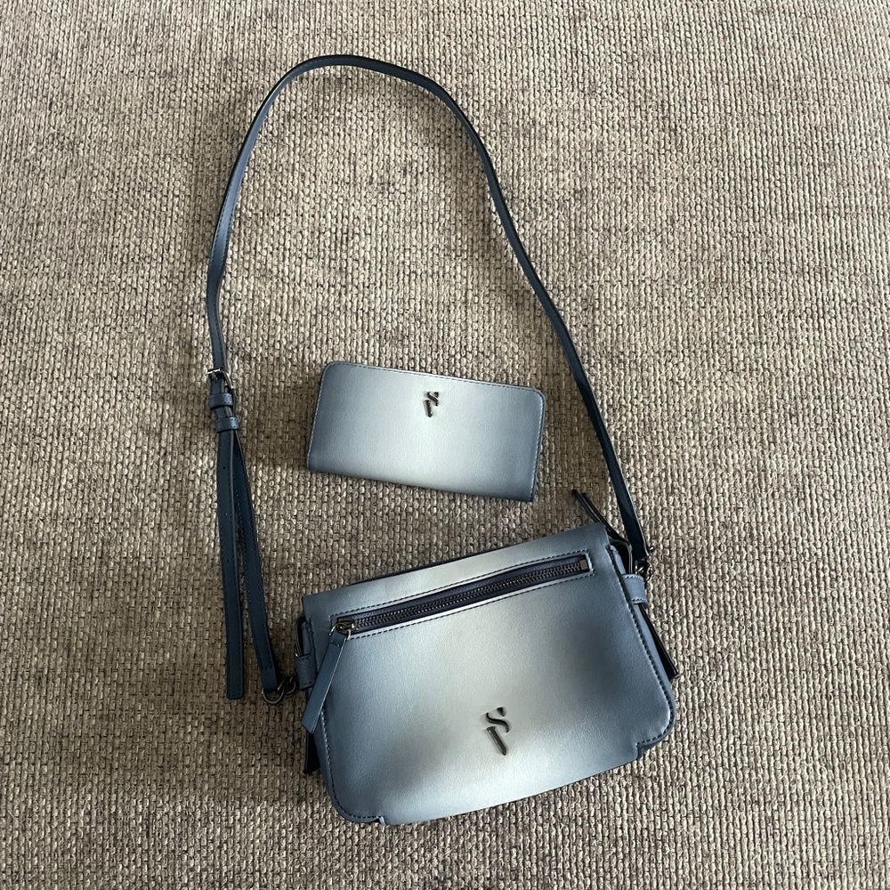 Simply Vera Crossbody Bag and Wallet combo. Blue ombré. Excellent condition